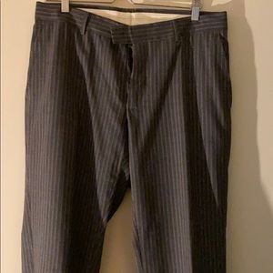 Slacks - Gucci - flat front 33